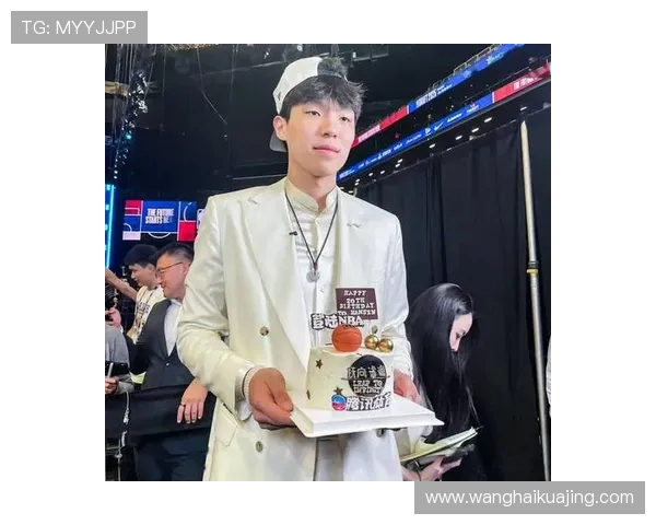 小吧独家探班杨瀚森训练现场轻松氛围下打磨罚球技巧